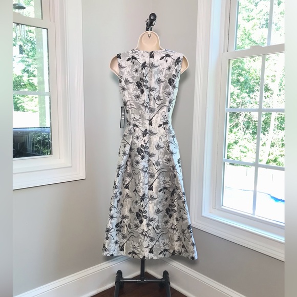 Tahari Silver Floral A-Line Dress - Women’s 2 NEW! - Picture 5 of 10